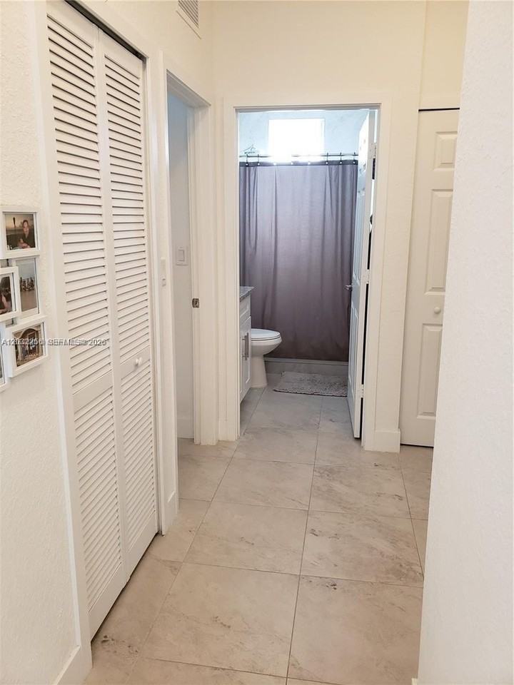 701 Nw 127th Pl - Photo 4 of 15