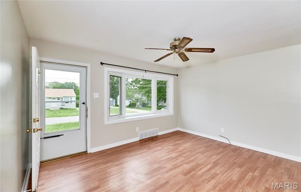 11042 Florence Ave - Photo 4 of 21