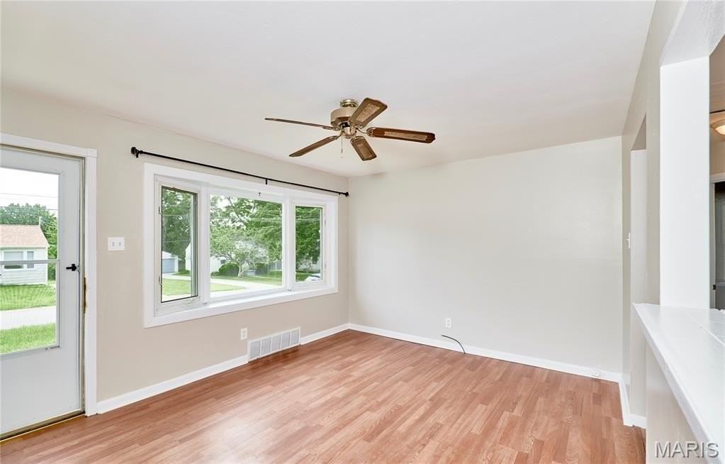 11042 Florence Ave - Photo 5 of 21