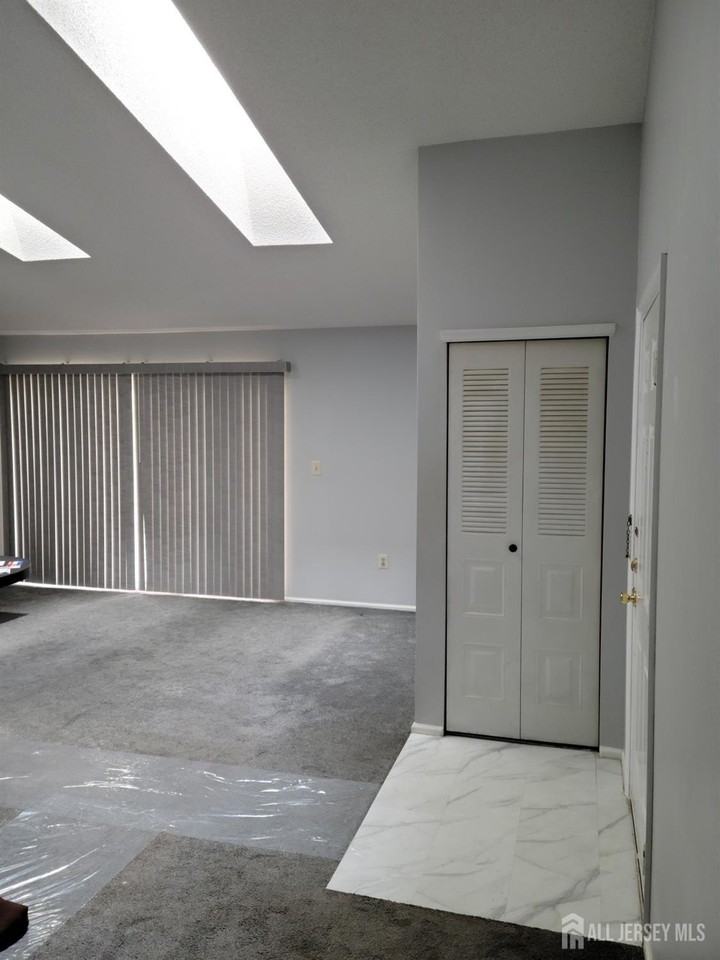 27 Townsend Ct - Photo 2 of 14
