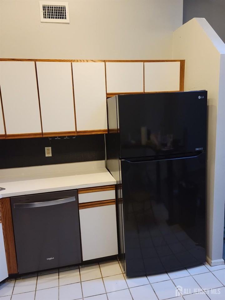 27 Townsend Ct - Photo 4 of 14