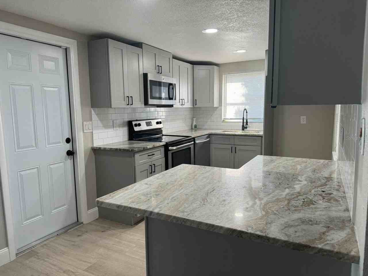 7605 Embassy Blvd - Photo 3 of 9