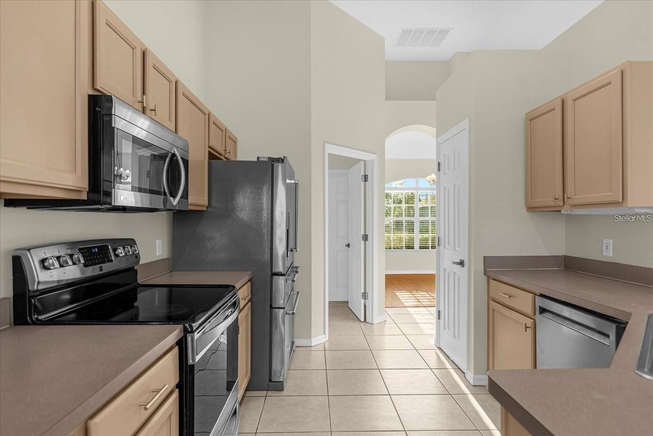 13131 Luxbury Loop - Photo 5 of 35