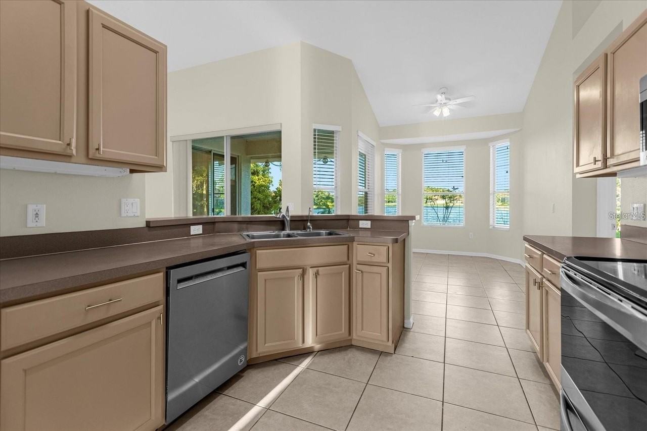 13131 Luxbury Loop - Photo 7 of 35