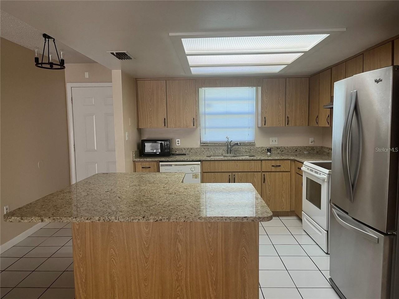 2112 W Martin St - Photo 4 of 9