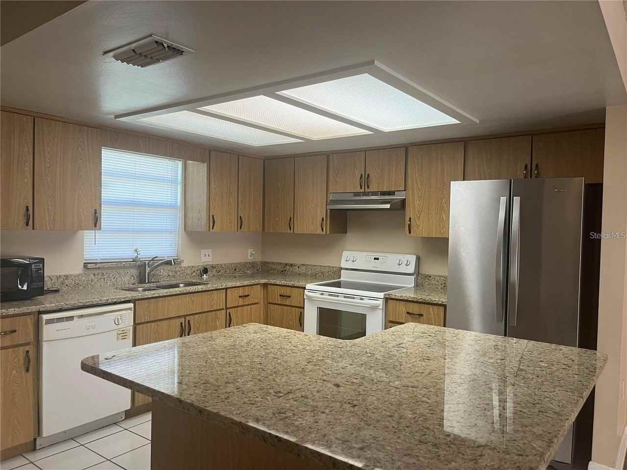 2112 W Martin St - Photo 5 of 9