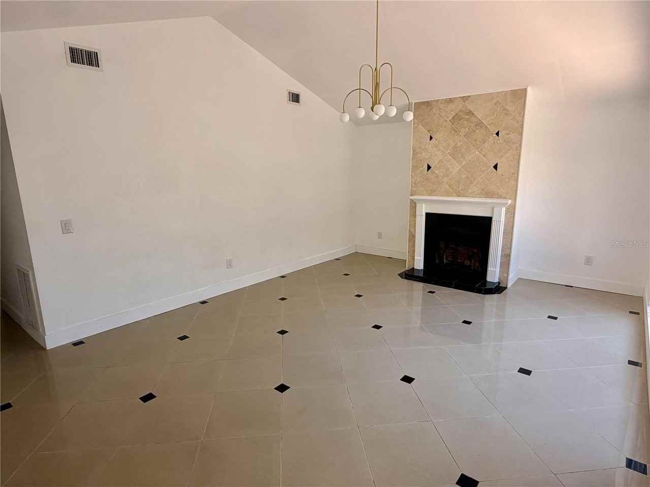 7031 Drury St - Photo 2 of 28