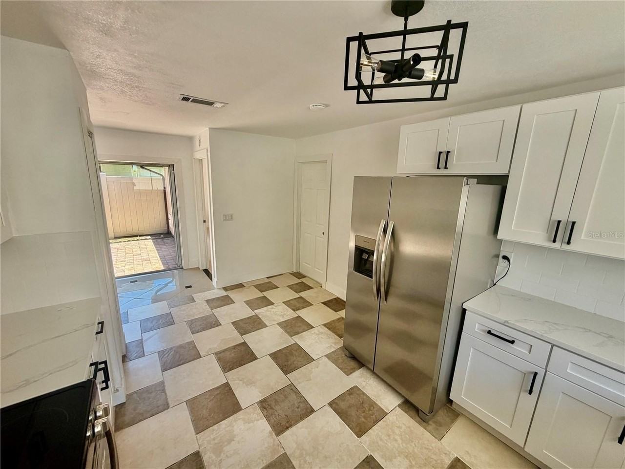 7031 Drury St - Photo 5 of 28