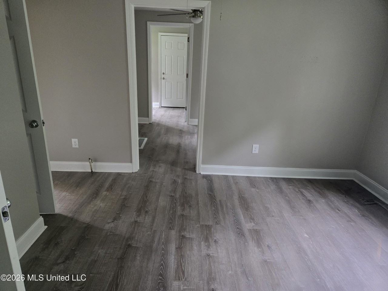 1015 Wilson St - Photo 2 of 6