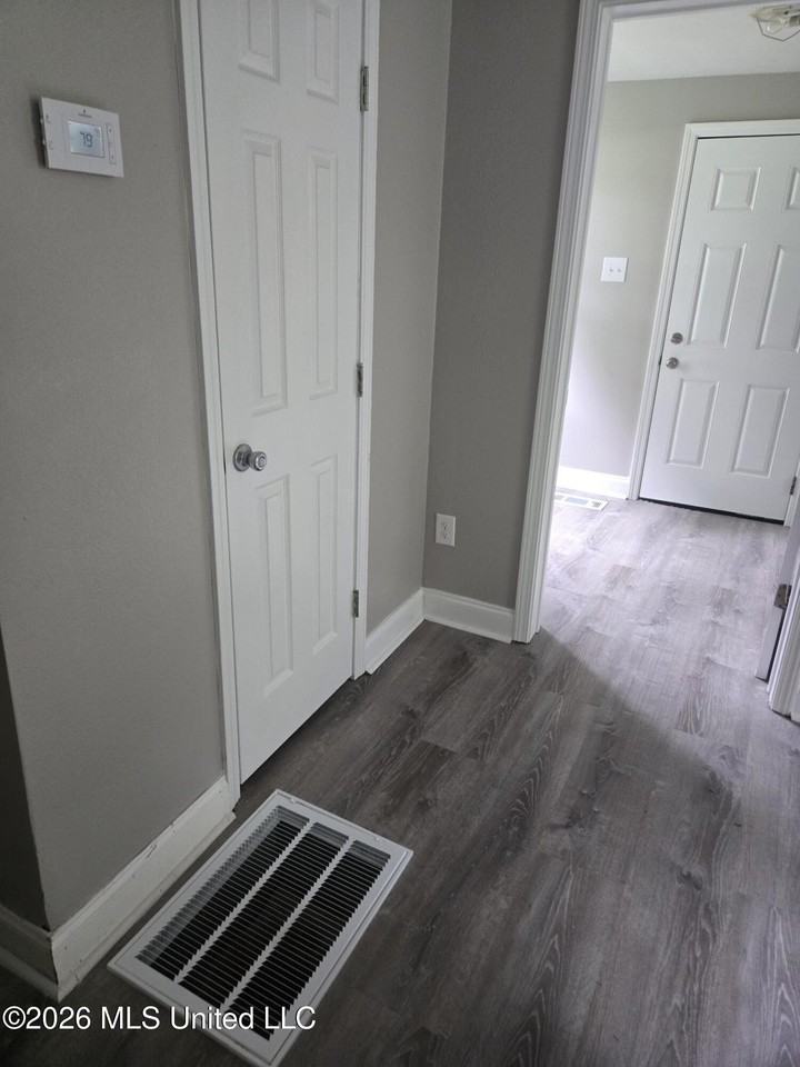 1015 Wilson St - Photo 4 of 6