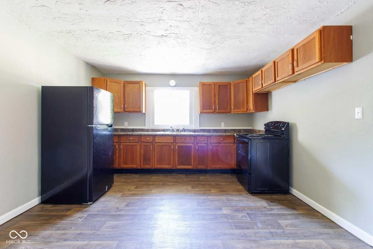 1212 W 5th St - Photo 6 of 21