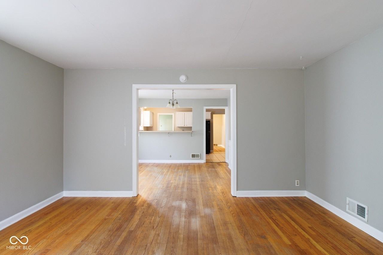 6149 Broadway St - Photo 2 of 20