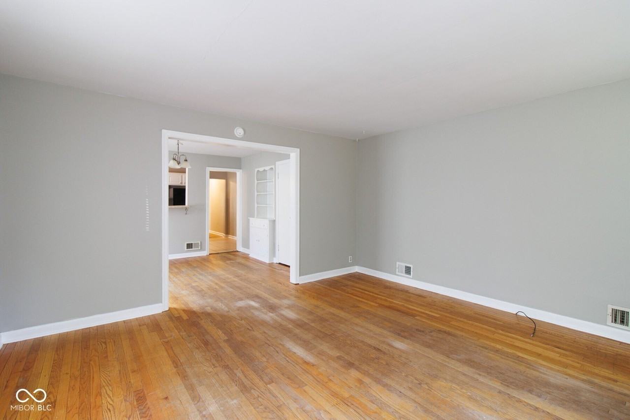 6149 Broadway St - Photo 3 of 20