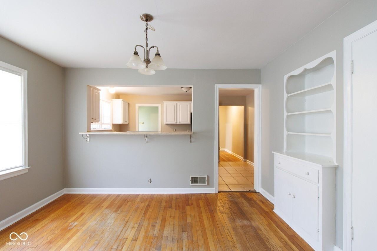 6149 Broadway St - Photo 4 of 20