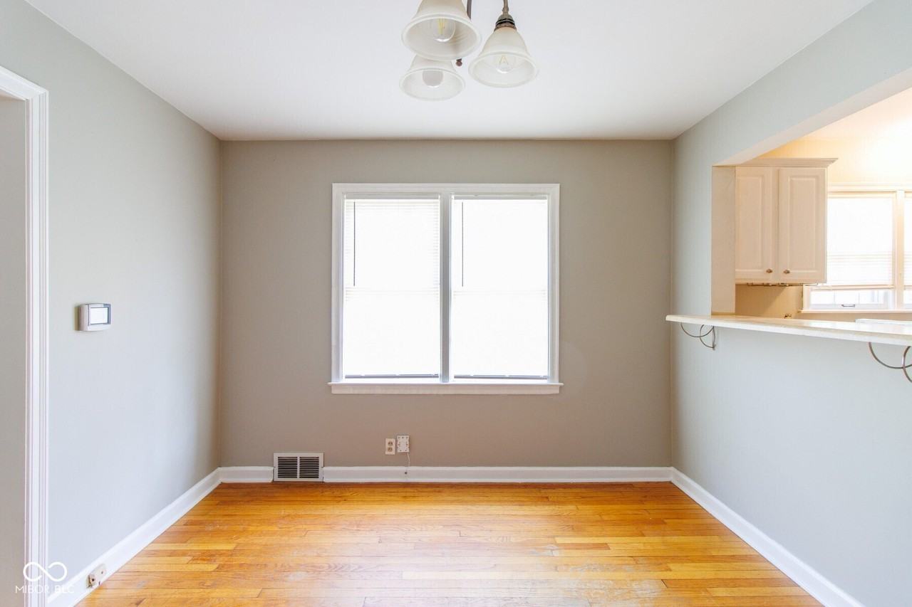 6149 Broadway St - Photo 6 of 20