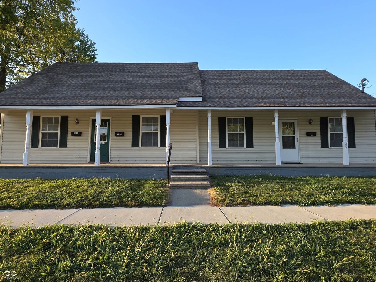 323 S East St - Photo 2 of 15