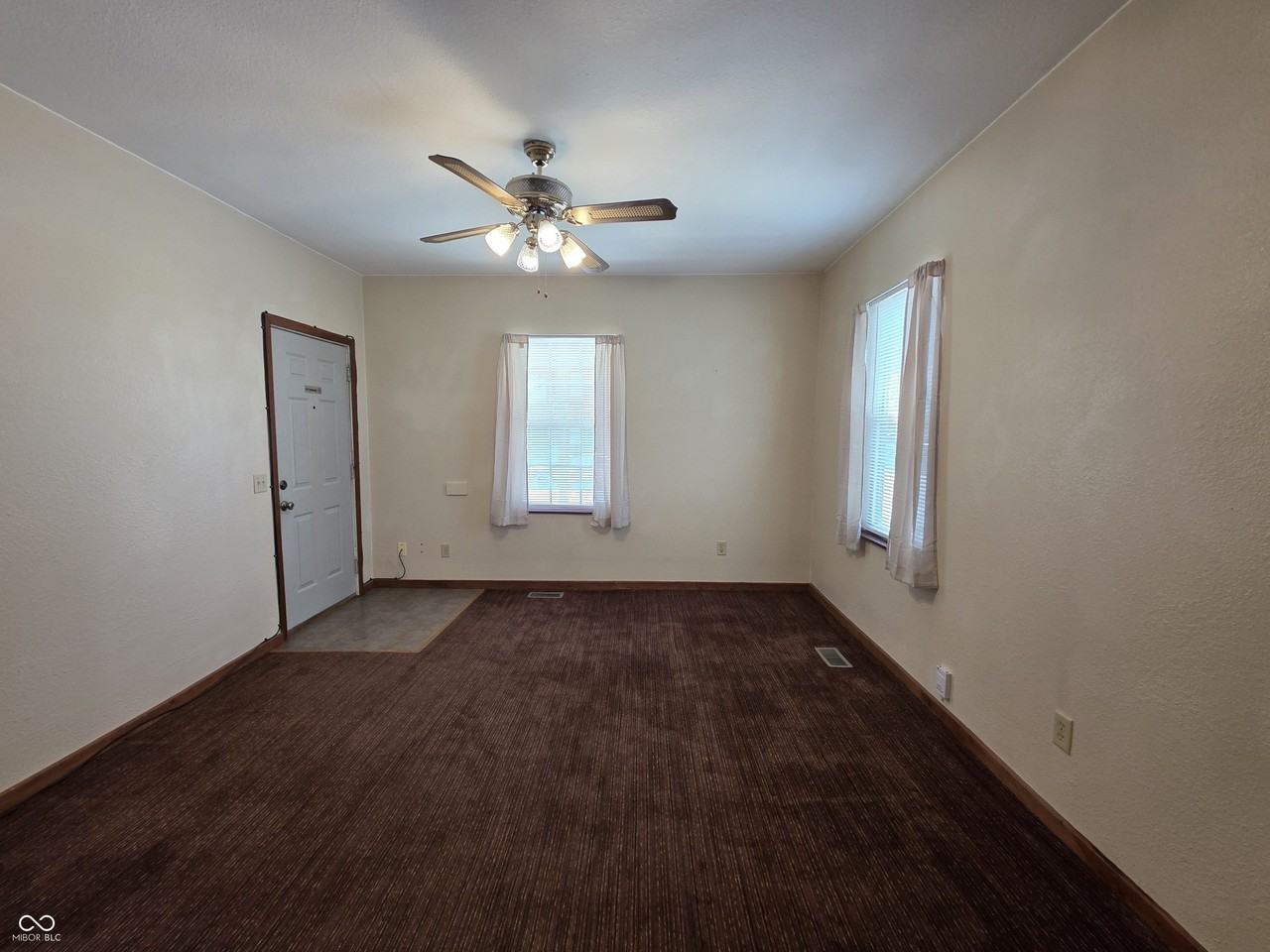 323 S East St - Photo 4 of 15