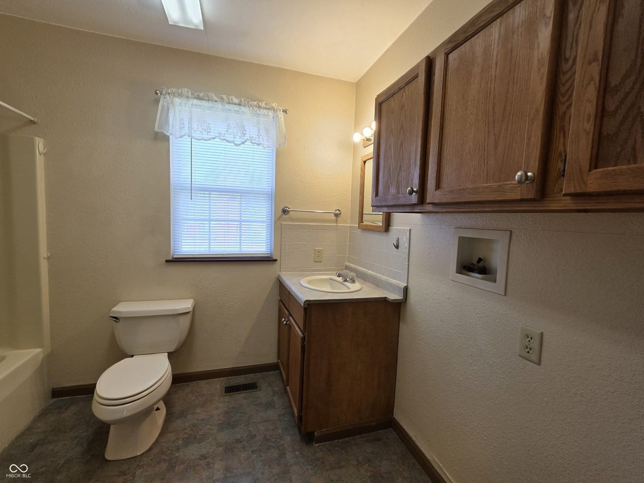 323 S East St - Photo 7 of 15
