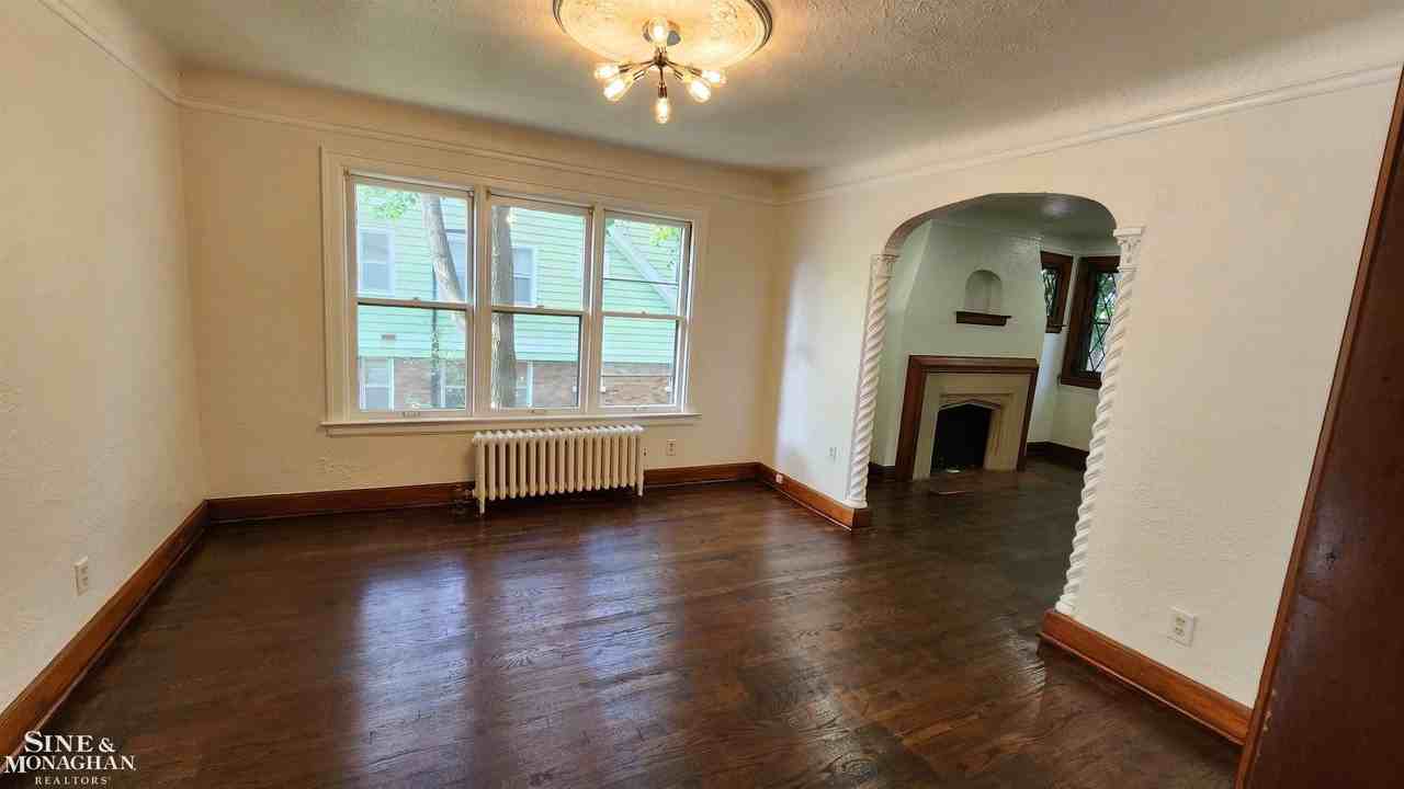 861 Beaconsfield Ave - Photo 4 of 12