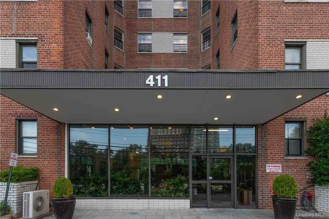 411 Bronx River Rd #2K