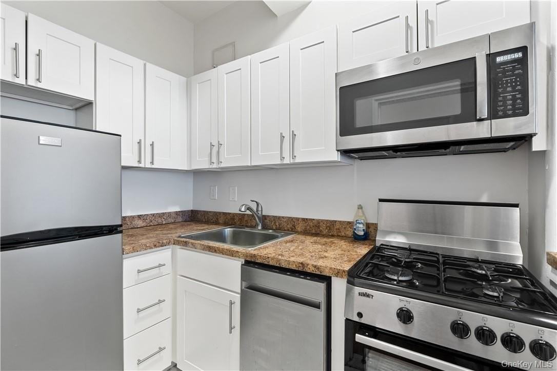 411 Bronx River Rd #2K - Photo 7 of 16