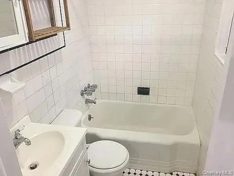 264 Driggs Ave - Photo 6 of 6