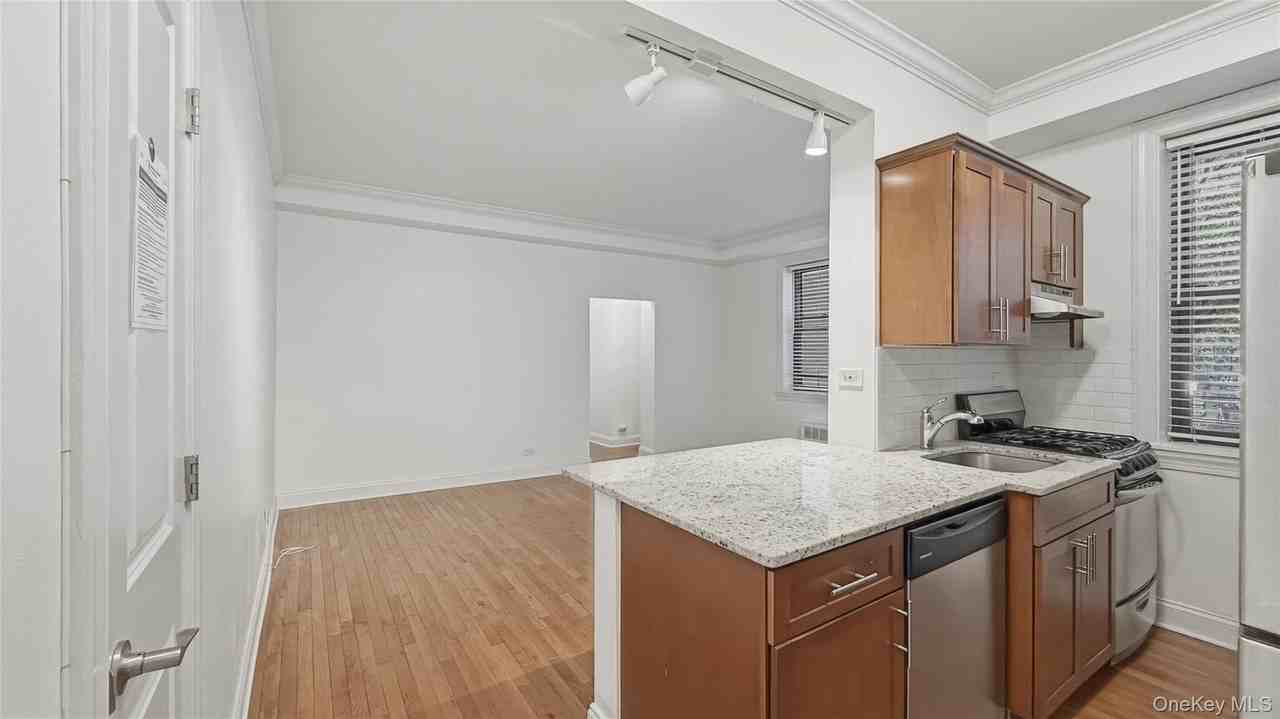 4489 Broadway #2D - Photo 2 of 23