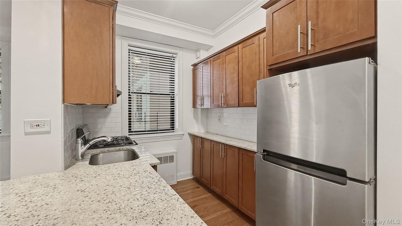 4489 Broadway #2D - Photo 4 of 23