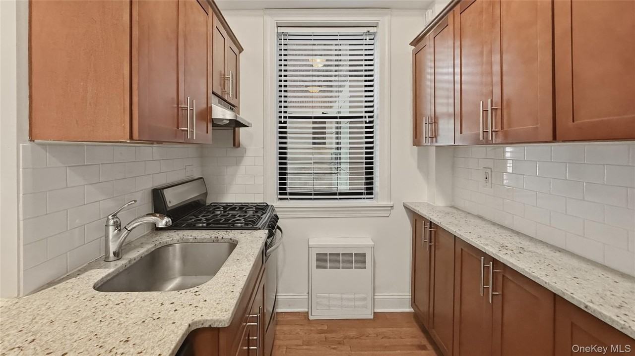 4489 Broadway #2D - Photo 5 of 23