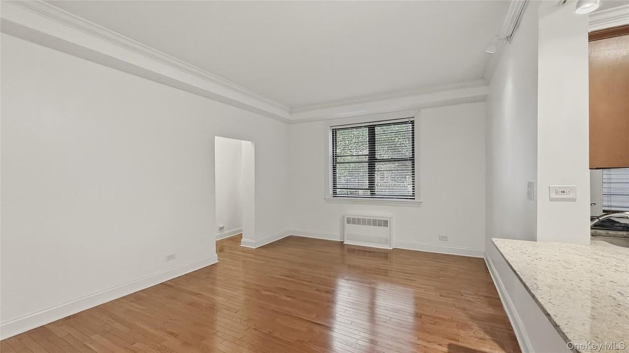 4489 Broadway #2D - Photo 6 of 23