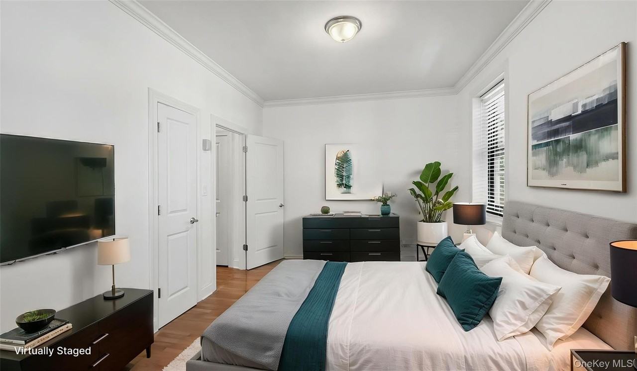 4489 Broadway #2D - Photo 7 of 23