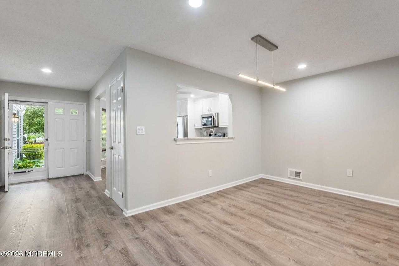 262 Daffodil Dr - Photo 4 of 25