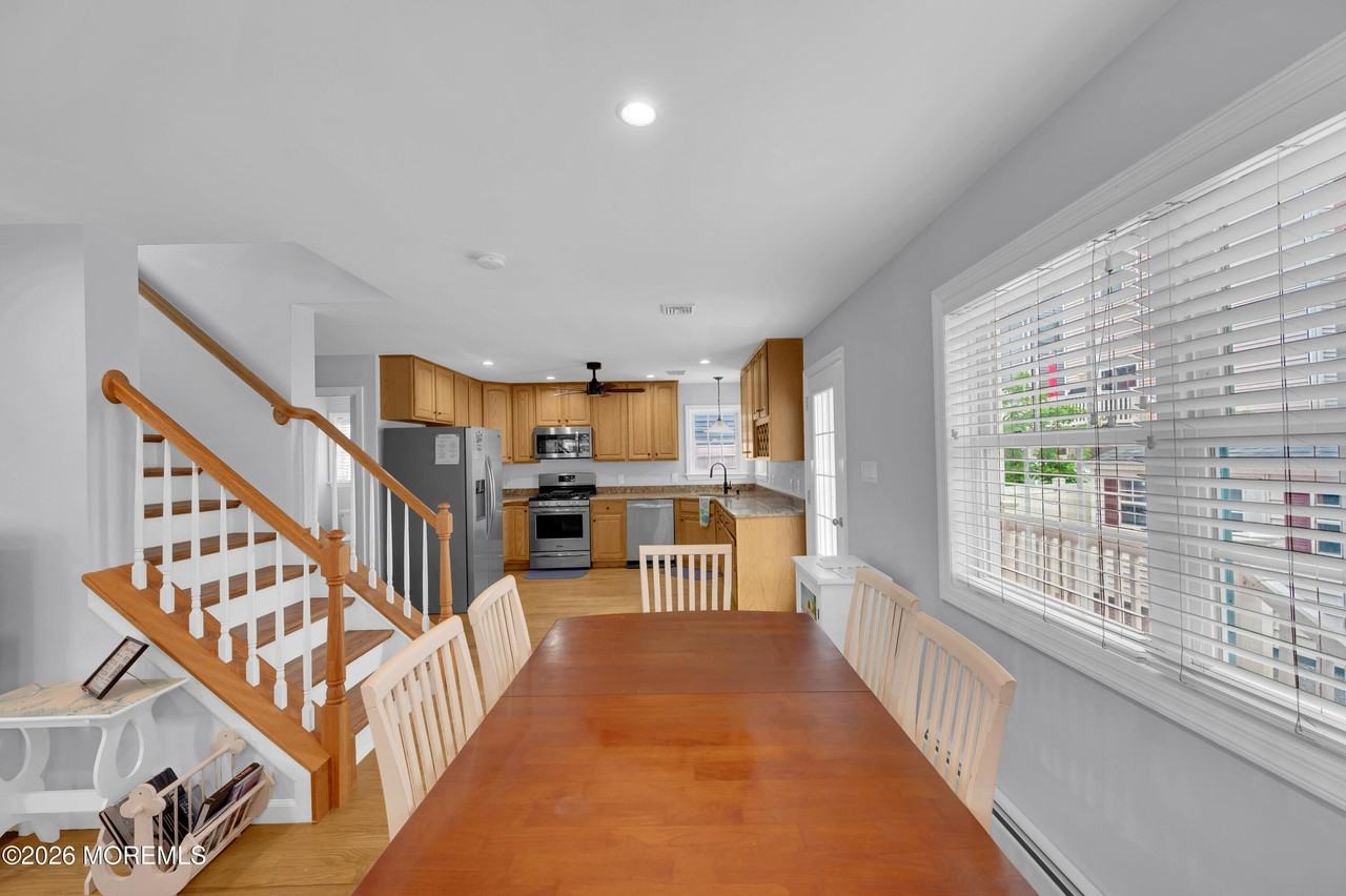 8 Nichols Ave - Photo 5 of 38