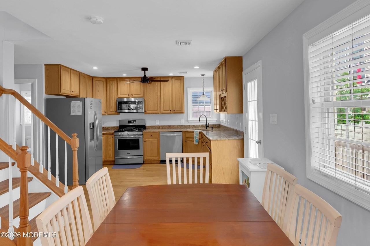 8 Nichols Ave - Photo 6 of 38