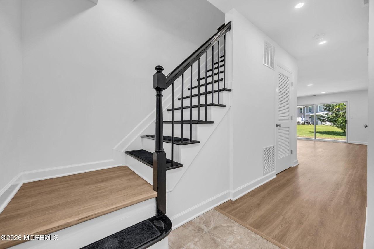 86 Holly Dr - Photo 2 of 24