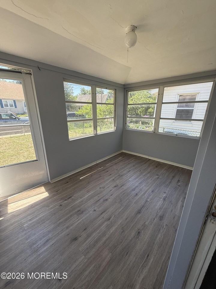 227 Seeley Ave - Photo 2 of 10
