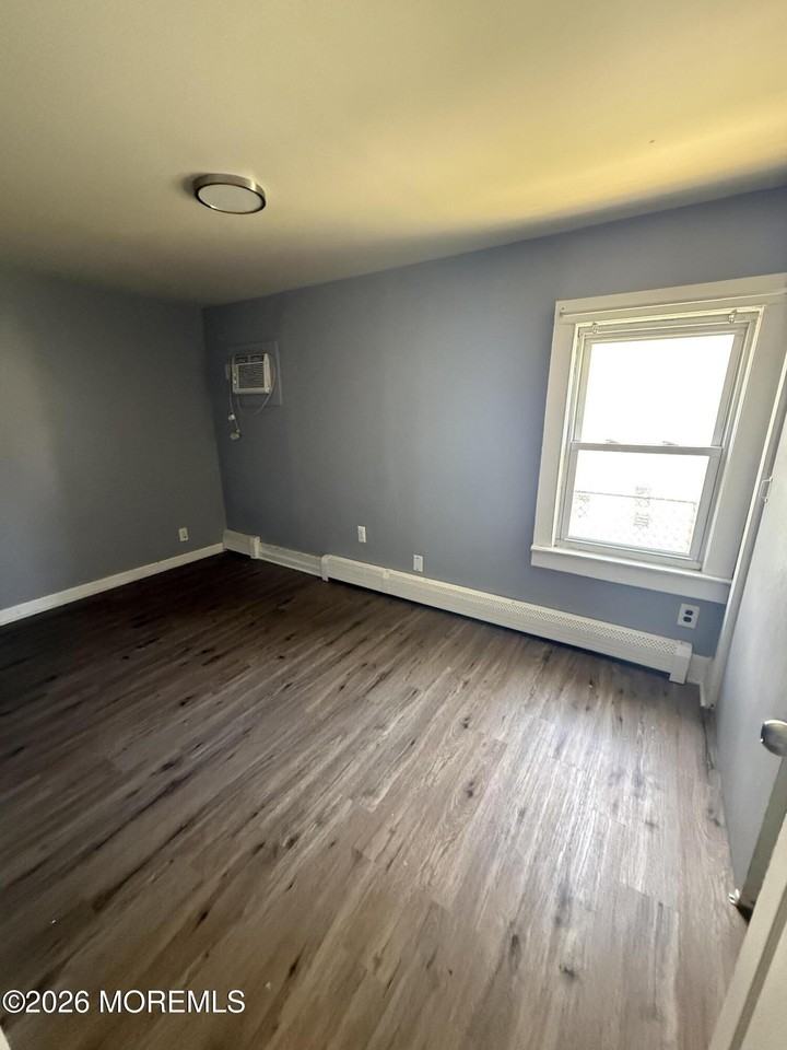 227 Seeley Ave - Photo 4 of 10