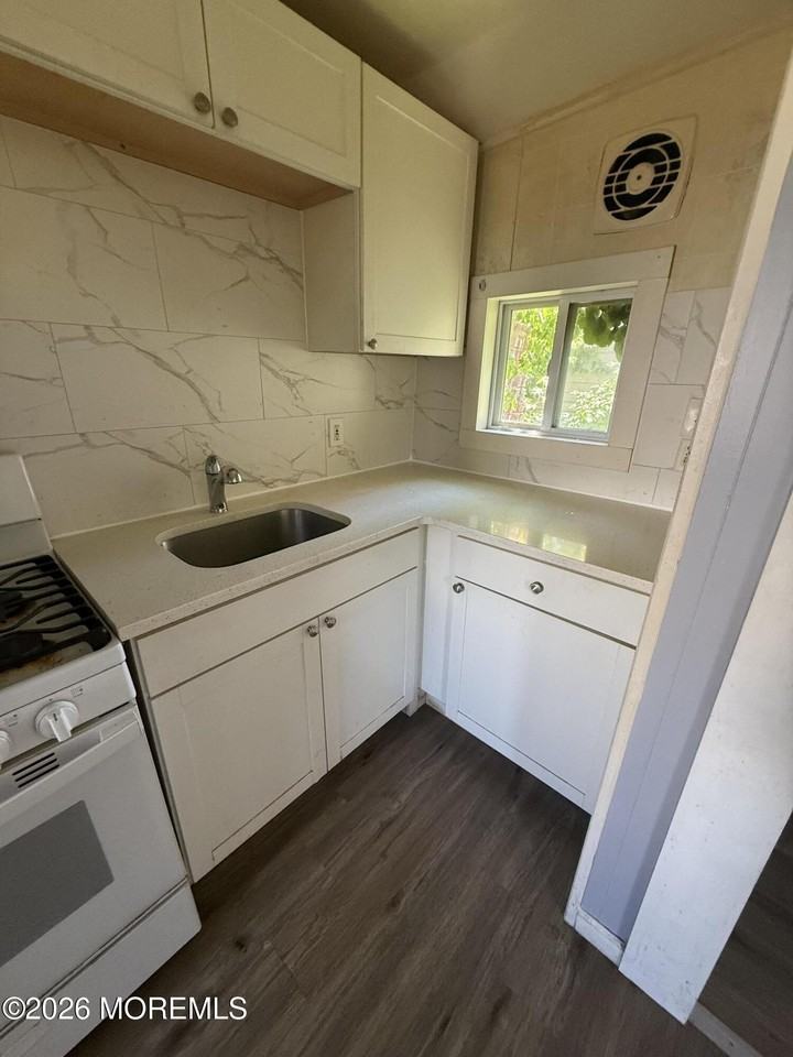 227 Seeley Ave - Photo 6 of 10