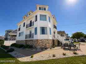 550 Whiting Ave - Photo 1 of 1