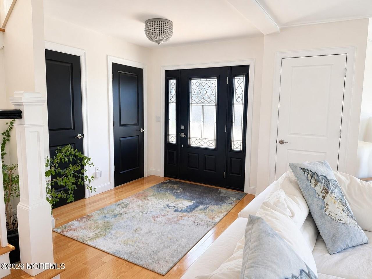 550 Whiting Ave - Photo 3 of 25