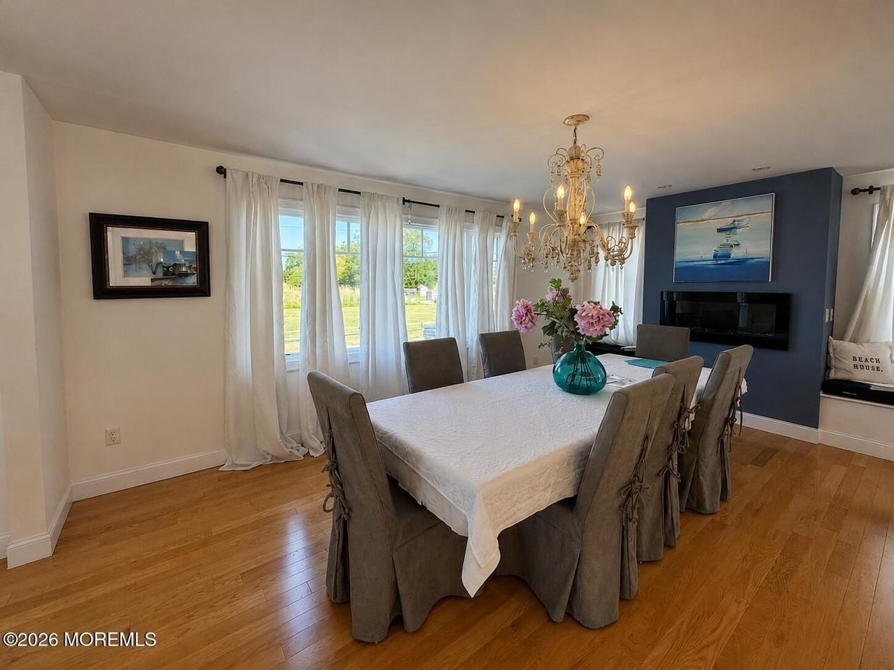 550 Whiting Ave - Photo 6 of 25