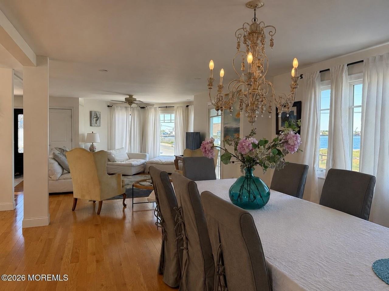 550 Whiting Ave - Photo 7 of 25