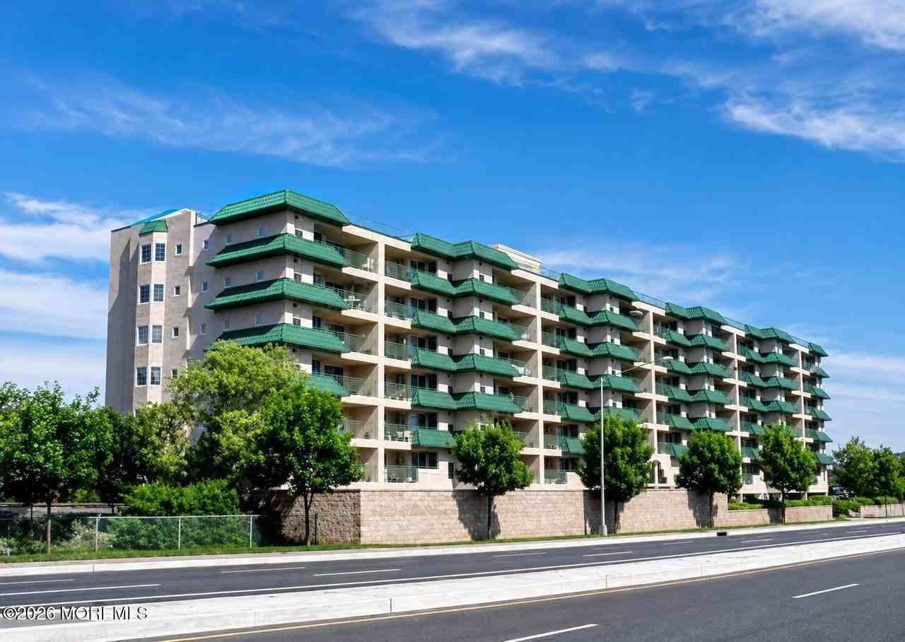 422 Ocean Blvd N #5C - Photo 3 of 38