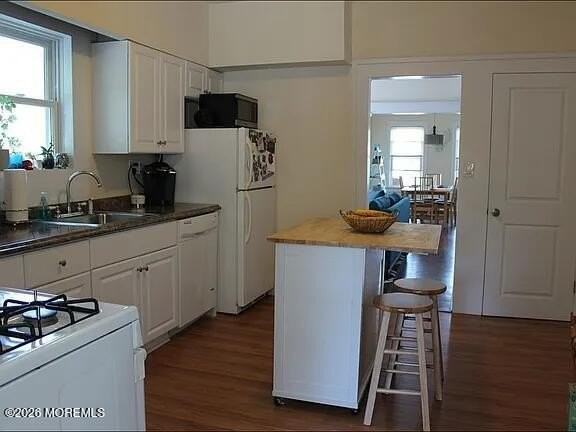 902 E St #904 - Photo 4 of 11