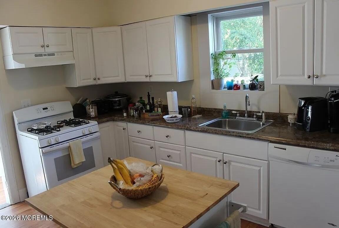 902 E St #904 - Photo 5 of 11