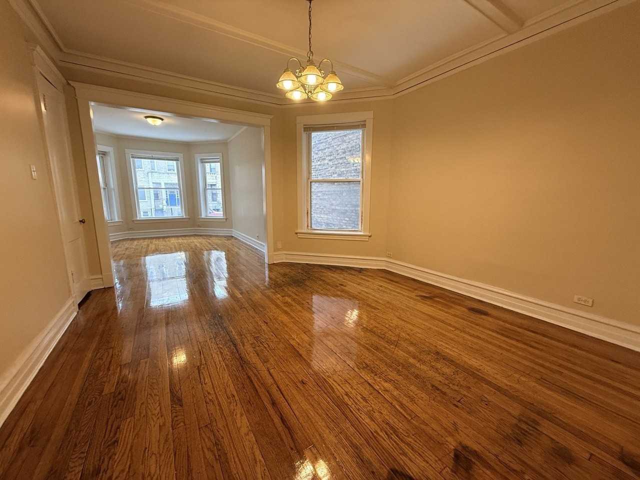 3213 W Warren Blvd #2 - Photo 3 of 10