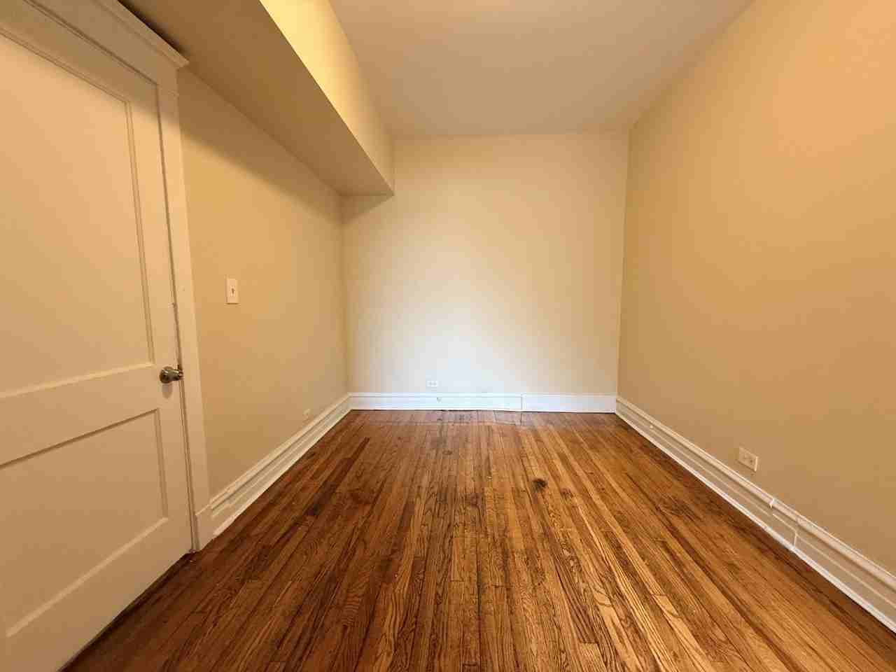 3213 W Warren Blvd #2 - Photo 6 of 10