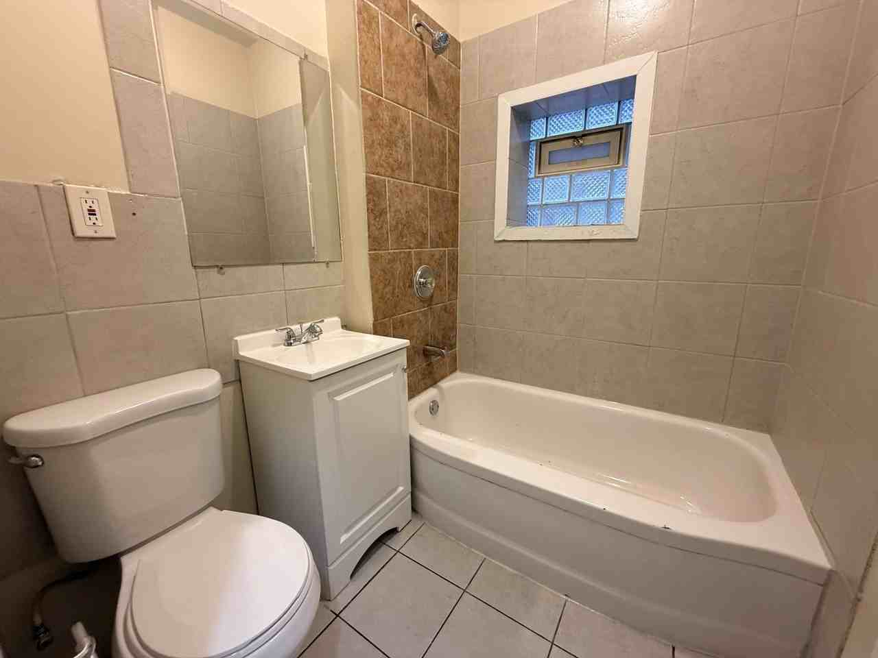 3213 W Warren Blvd #2 - Photo 7 of 10
