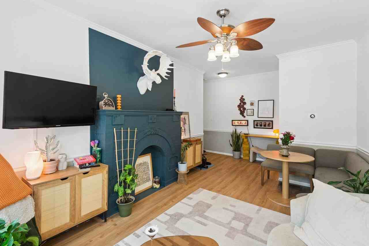 1474 W Carmen Ave #1 - Photo 3 of 10