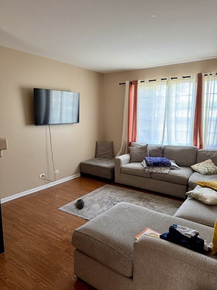 505 Cary Woods Cir - Photo 2 of 11